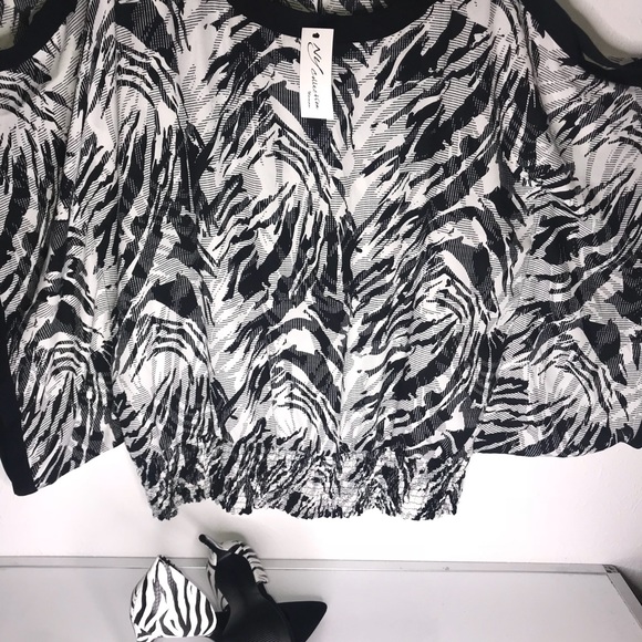 Shoes with my matching blouse - Picture 3 of 16